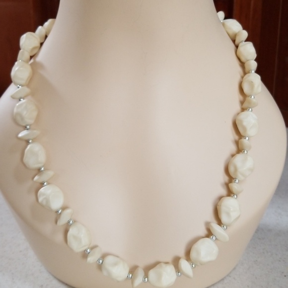 Vintage Mid Century Modern Chunky Beaded Necklace - Picture 10 of 16